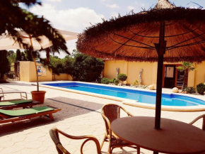  Finca caballo blanco  Монтуири